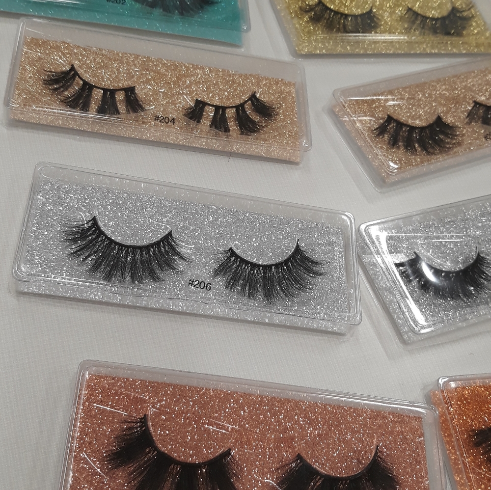 EYELASHES - Picture 2 of 4